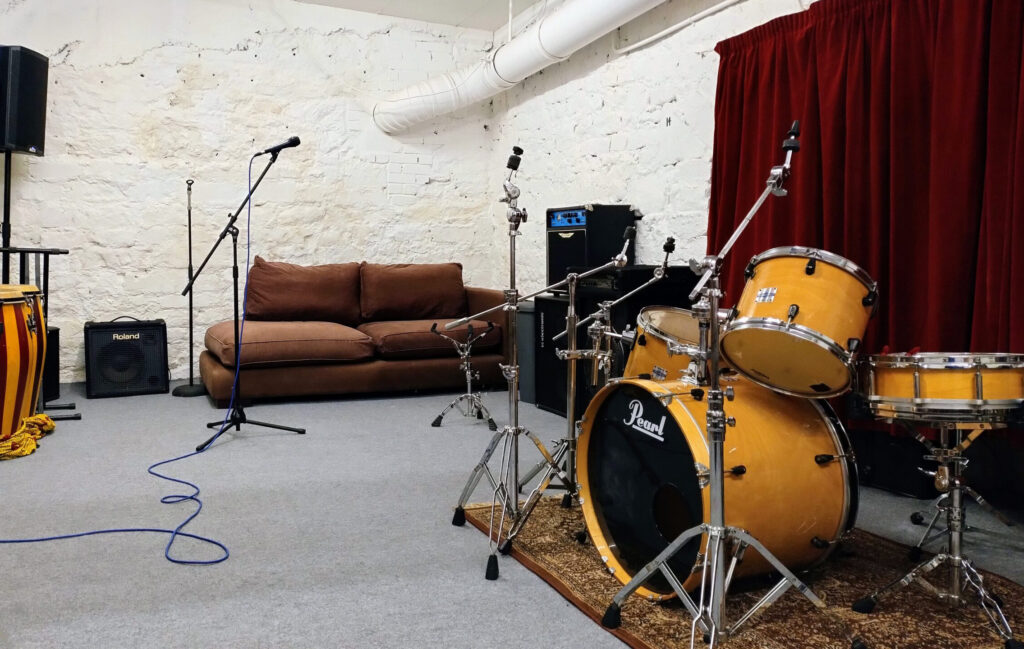 Peace people, I am happy now to openly welcome you to the new and improved Cave Music Studio premises at Midland Bridge road, Bath
We kick started these spaces earlier this week, a few groups have been through, & I can confidently say so far it's been a great start!.
